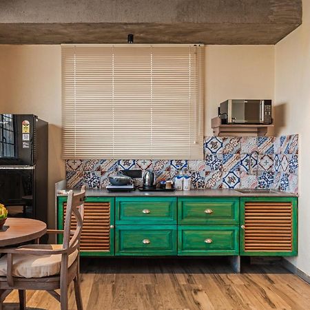 Bougainvilla Apartment Surat Bagian luar foto