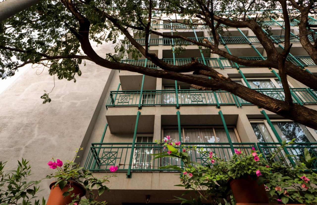 Bougainvilla Apartment Surat Bagian luar foto