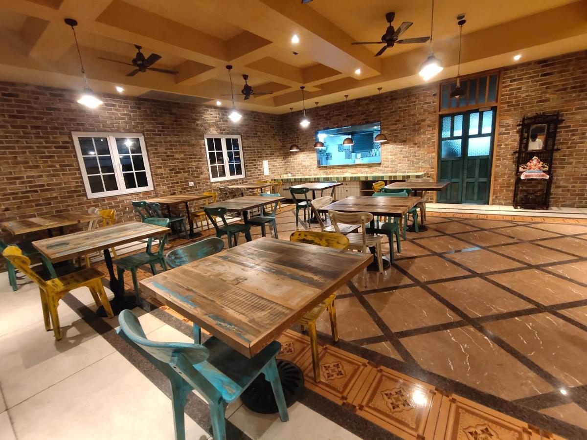 Bougainvilla Apartment Surat Bagian luar foto