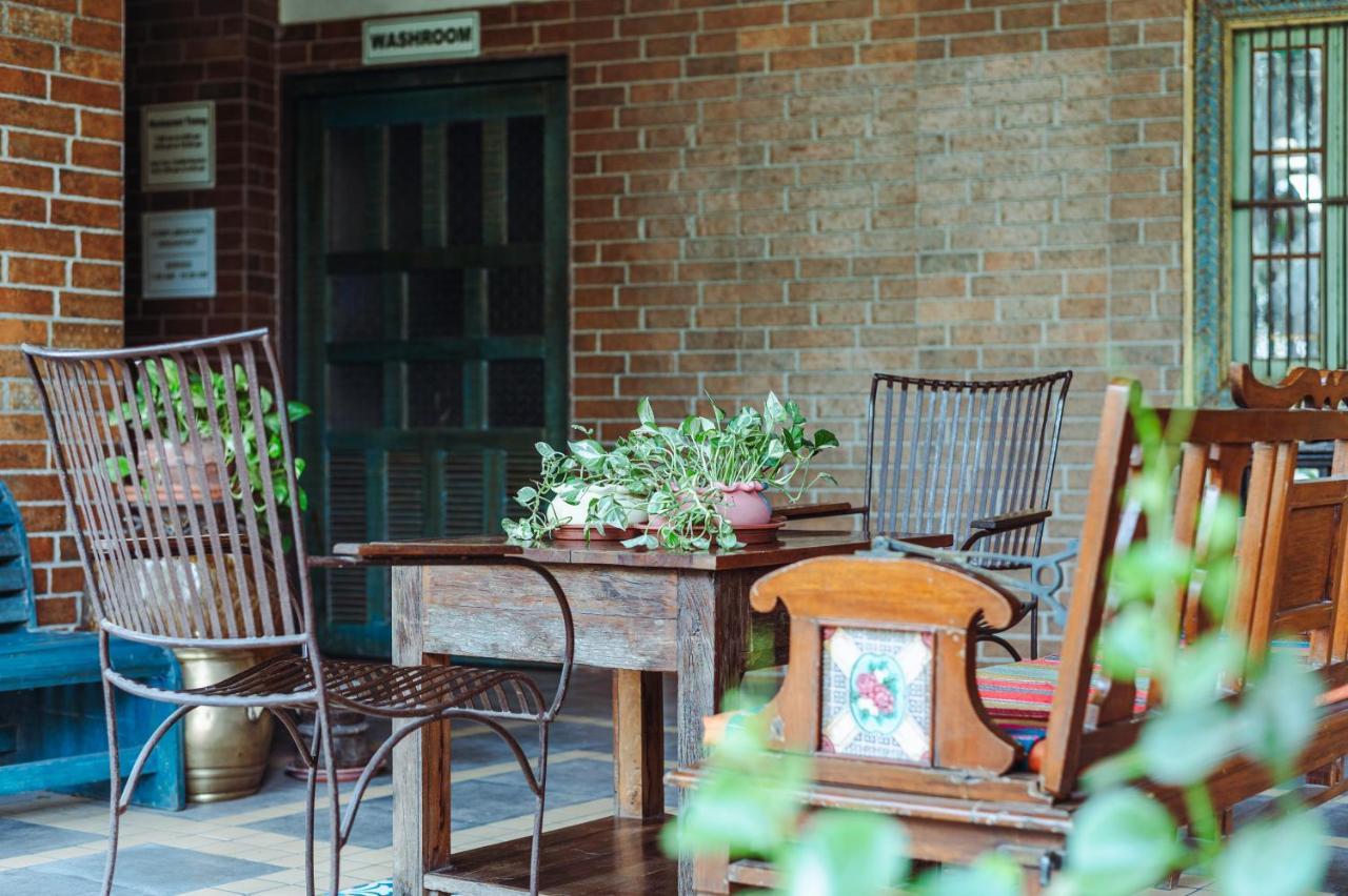 Bougainvilla Apartment Surat Bagian luar foto