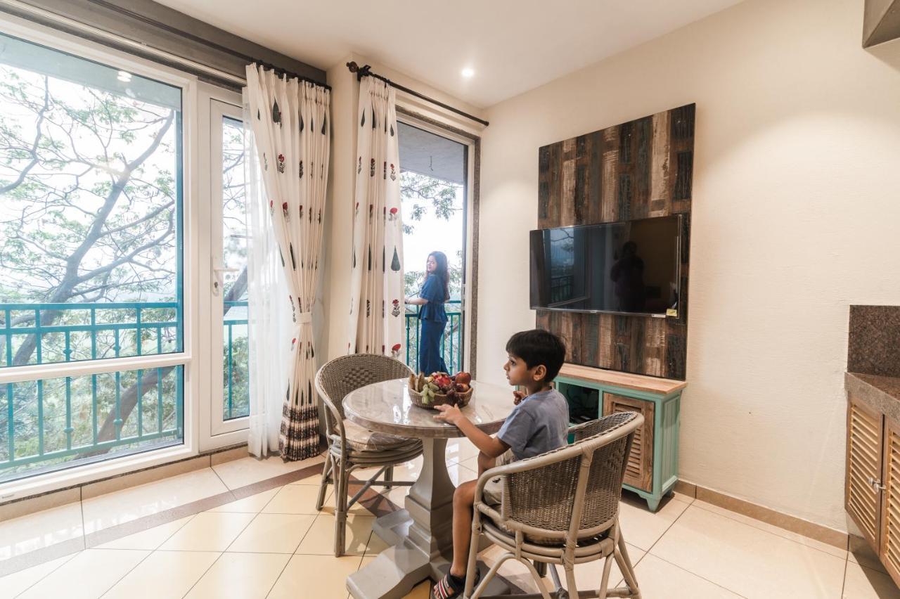 Bougainvilla Apartment Surat Bagian luar foto
