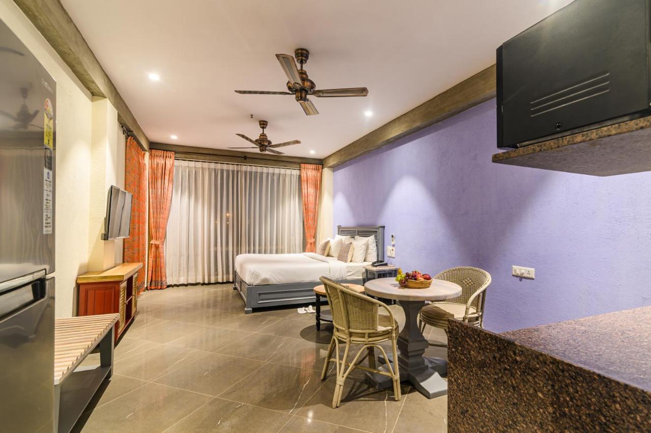 Bougainvilla Apartment Surat Bagian luar foto