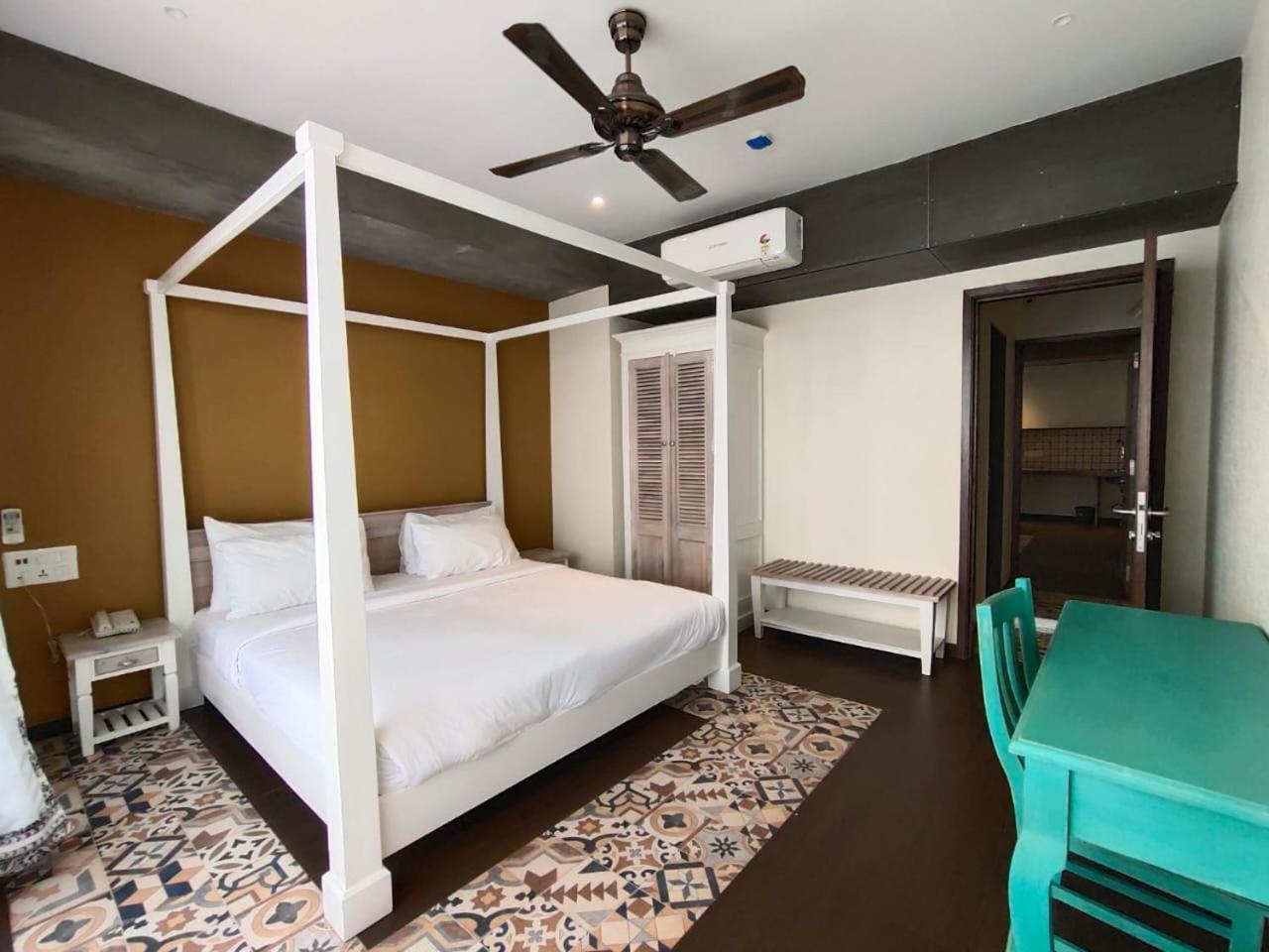 Bougainvilla Apartment Surat Bagian luar foto